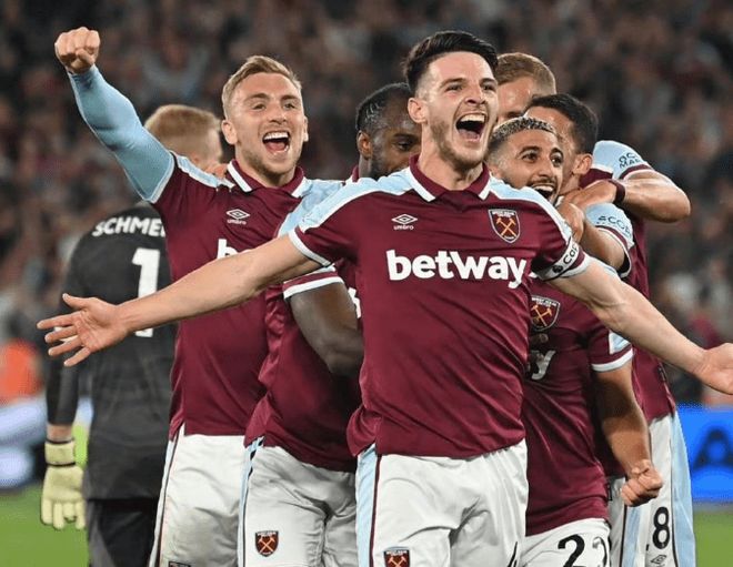 笑逐颜开！詹姆斯表扬布朗尼：保持微笑&继续前进！加油王子！