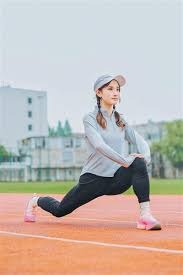 国米门将更替引热议，维卡里奥性价比突出，但适配性与未来规划存疑。