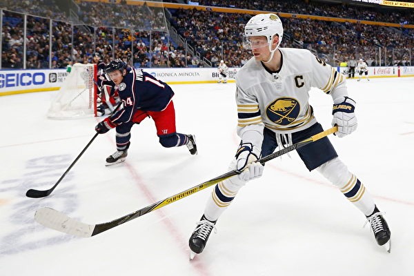 这怎么看到的？东契奇被包夹还能传出空接！